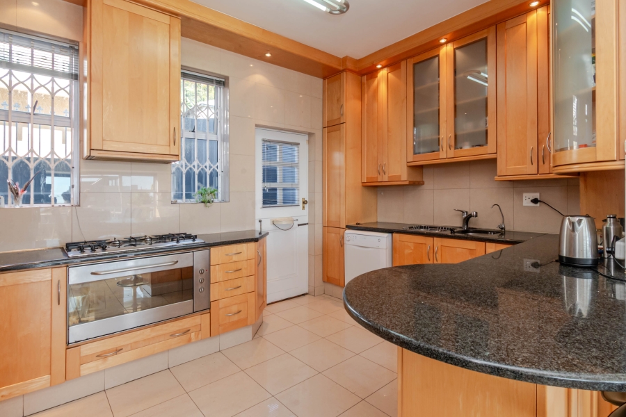 3 Bedroom Property for Sale in Sea Point Western Cape